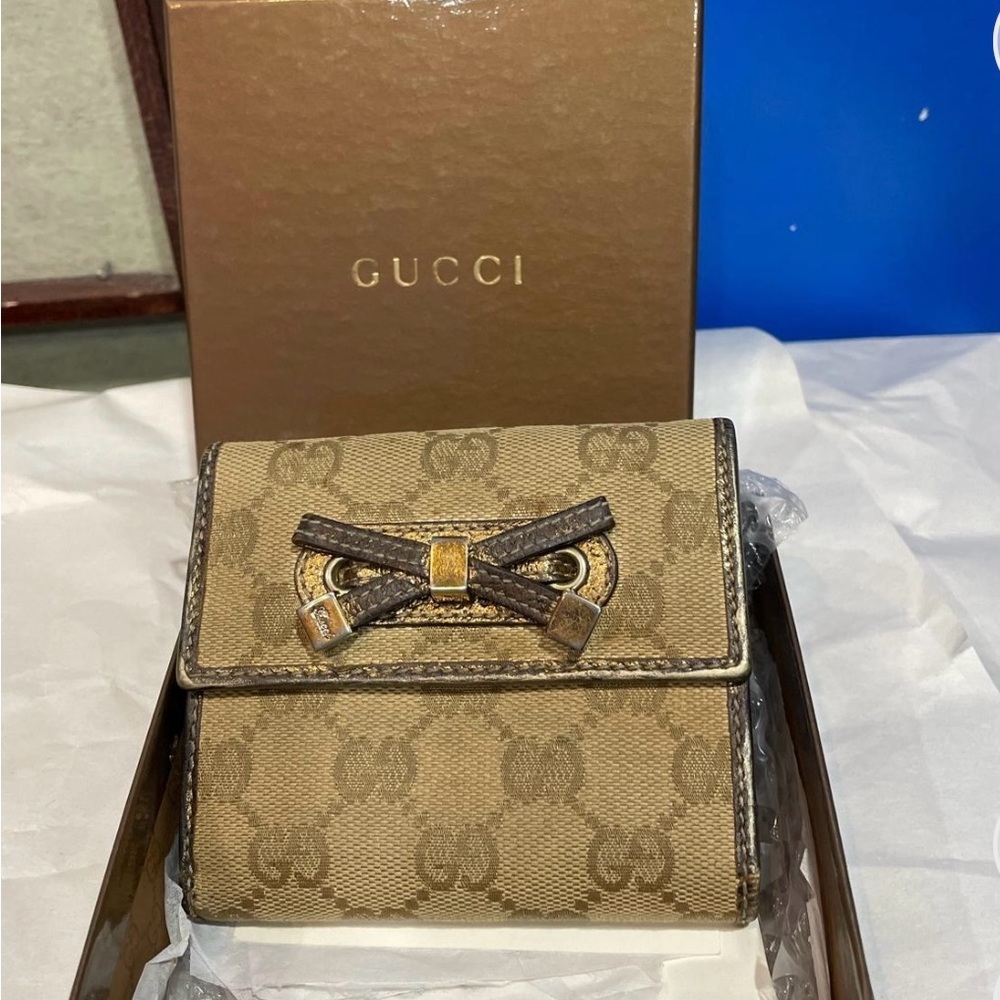 Authentic Gucci GG Canvas bifold wallet purse beige gold ribbon